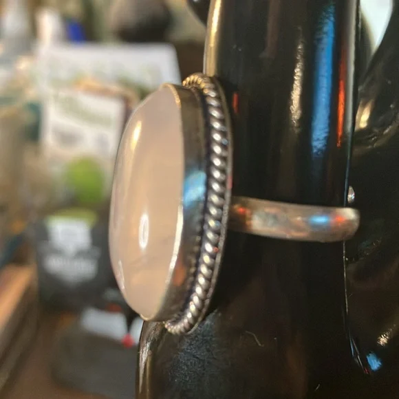 NWOT Sterling Silver .925 Oval Rose Quartz Adjustable Ring Sizes 5-10 - Picture 2 of 3